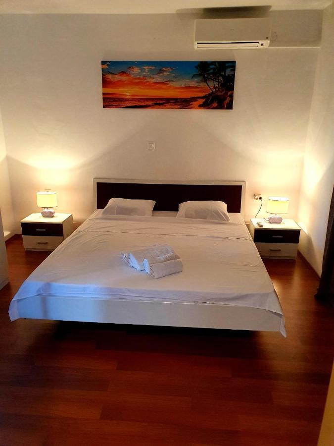 Apartmani Desnica Kruševo Esterno foto