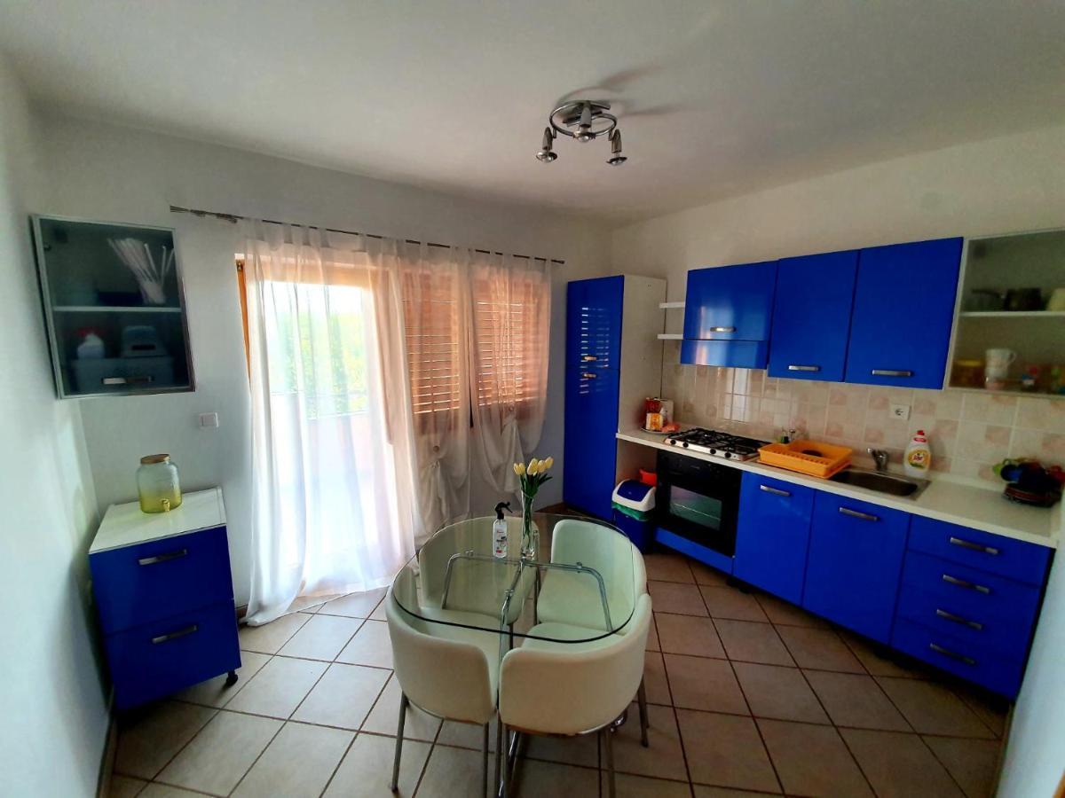 Apartmani Desnica Kruševo Esterno foto