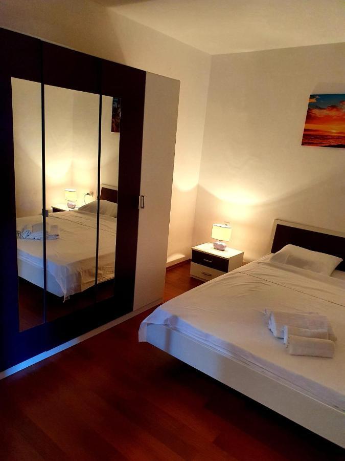 Apartmani Desnica Kruševo Esterno foto