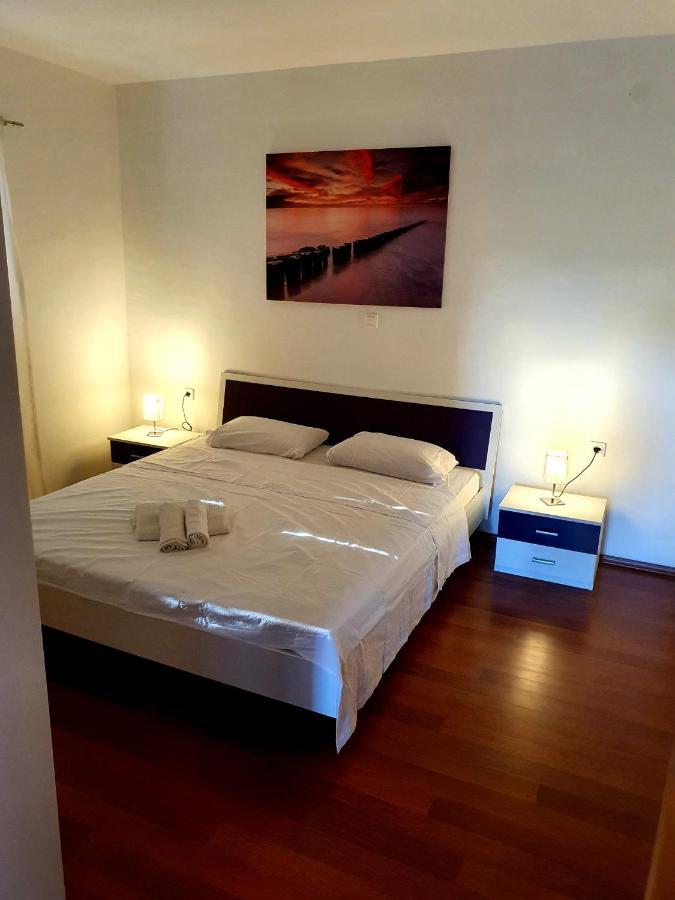 Apartmani Desnica Kruševo Esterno foto