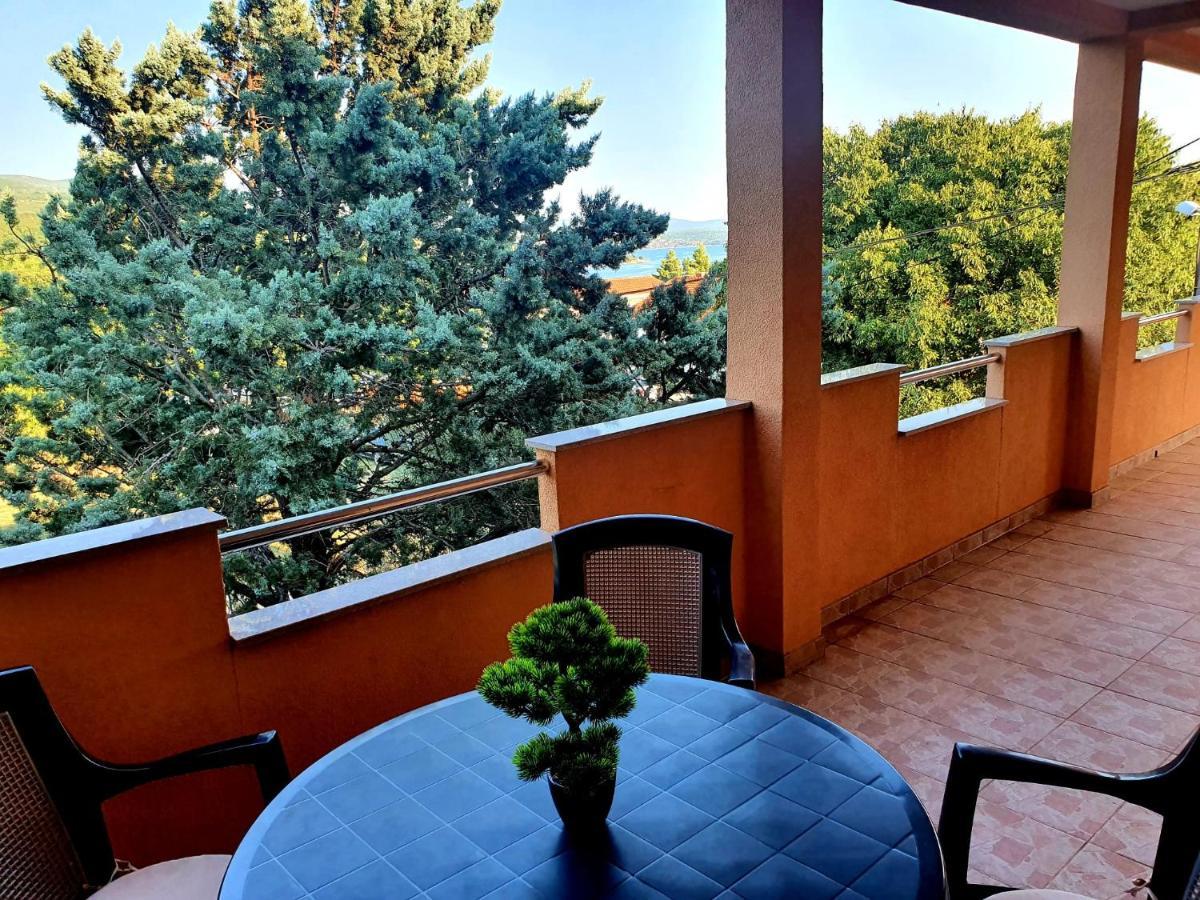 Apartmani Desnica Kruševo Esterno foto