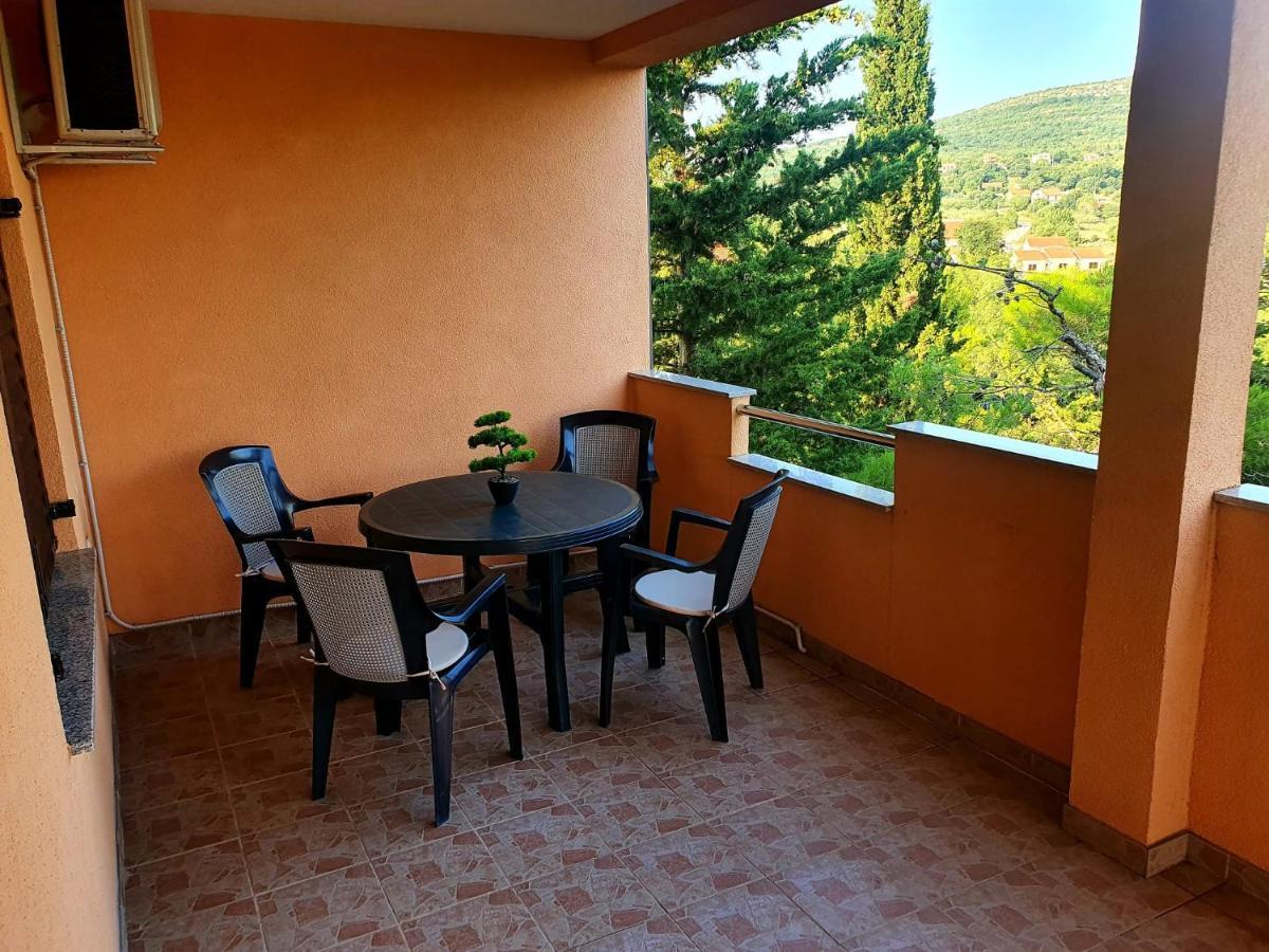Apartmani Desnica Kruševo Esterno foto