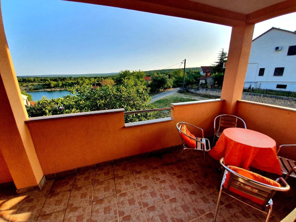Apartmani Desnica Kruševo Esterno foto