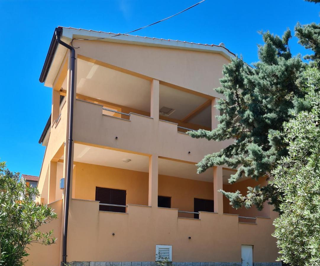 Apartmani Desnica Kruševo Esterno foto